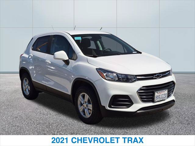 Used 2021 Chevrolet Trax LS w/ Tint and Cruise Package AWD/4WD image 4