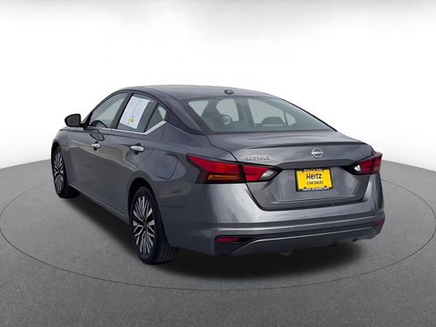 Used 2025 Nissan Altima 2.5 SV FWD image 10