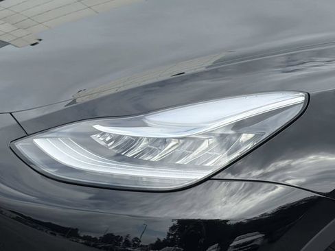 Used 2023 Tesla Model Y AWD image 9