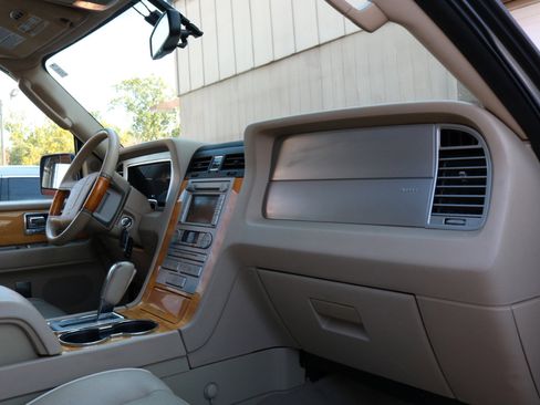 Used 2008 Lincoln Navigator 4WD image 52