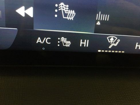 Used 2025 Buick Enclave Preferred image 22