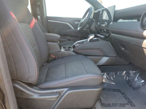 Used 2024 Chevrolet Colorado Z71 w/ Z71 Convenience Package 2 image 11