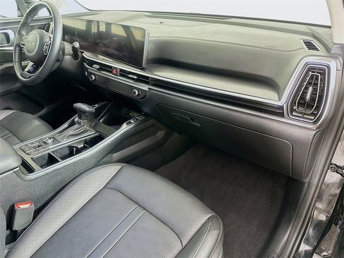 Certified 2025 Kia Sorento S w/ Panoramic Sunroof Package image 32