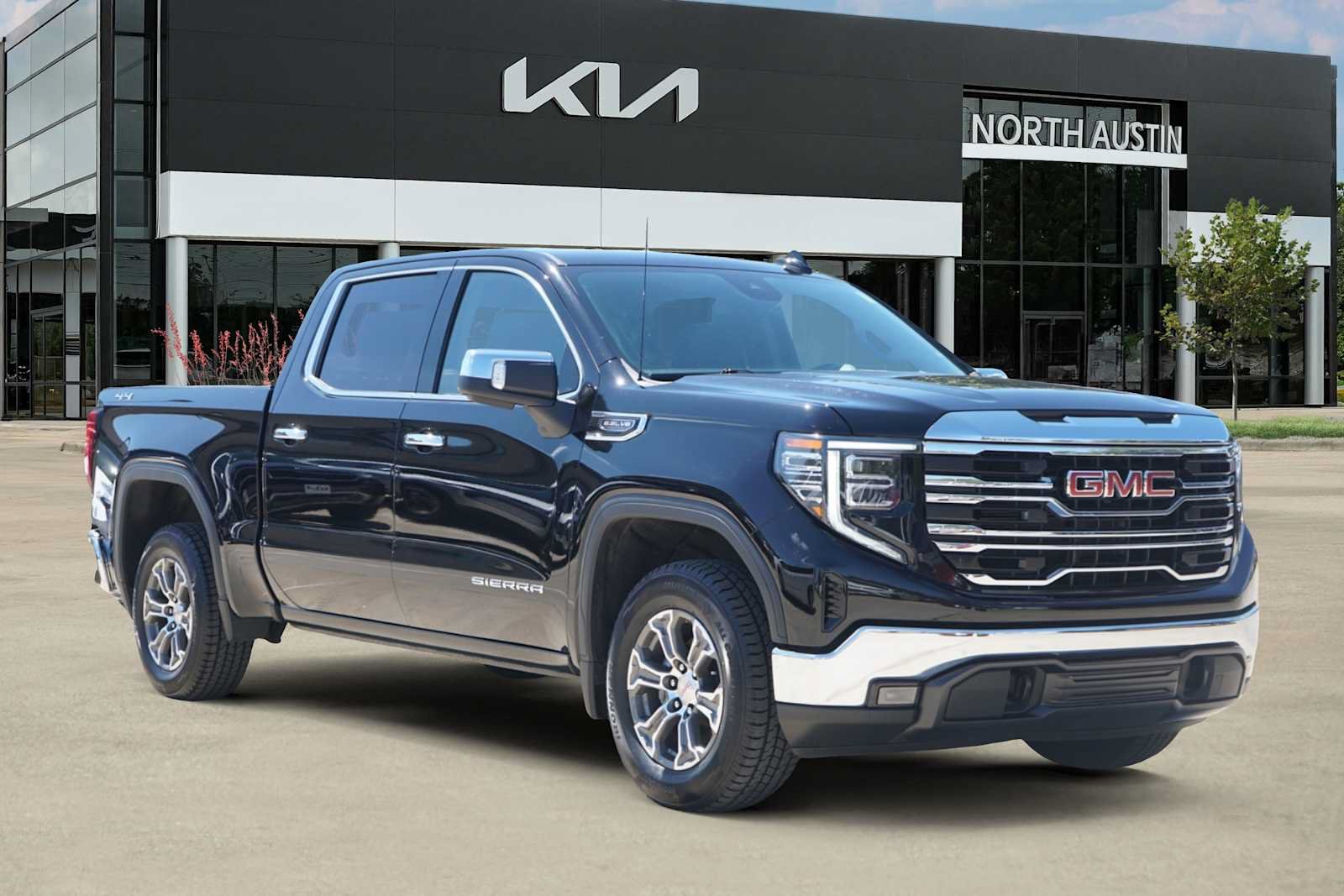 Used 2025 GMC Sierra 1500 SLT AWD/4WD image 6