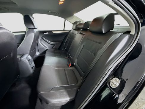 Used 2017 Volkswagen Jetta SE image 25