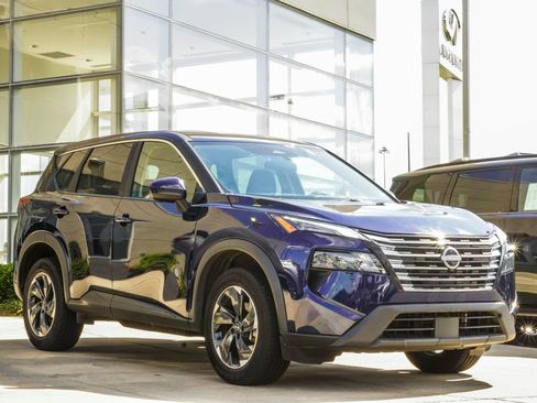 Used 2025 Nissan Rogue SV AWD/4WD image 5