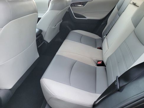 Used 2021 Toyota RAV4 XLE Premium image 10