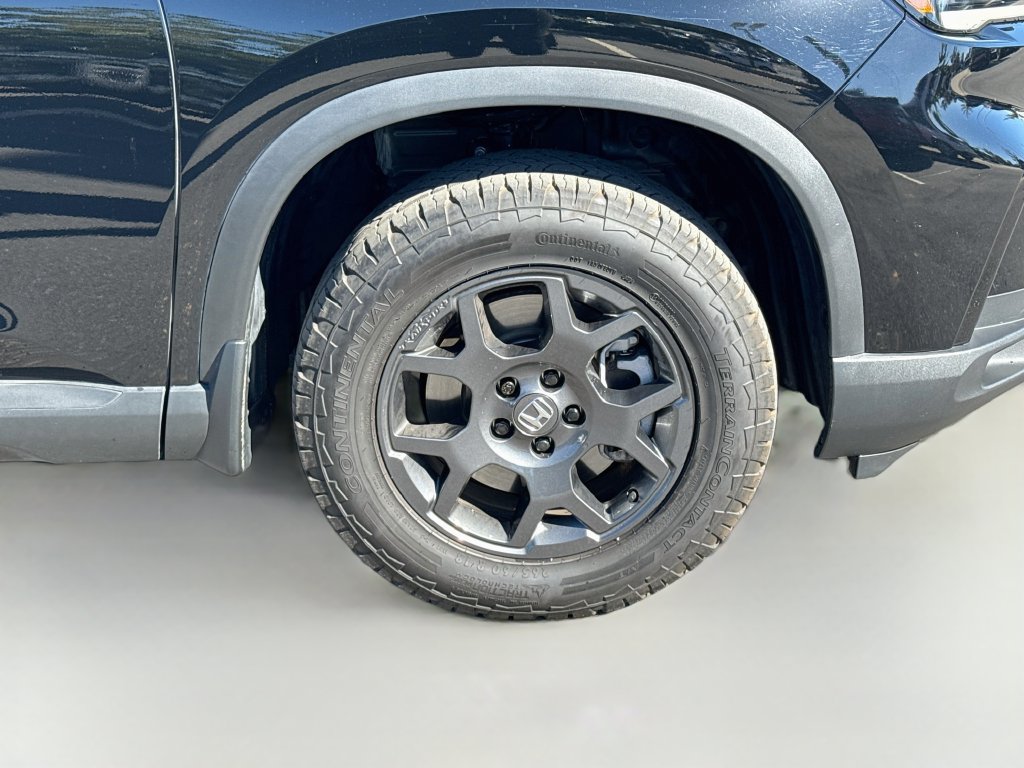 Used 2025 Honda Pilot TrailSport image 9