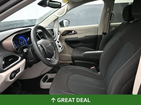 Used 2023 Chrysler Voyager LX FWD image 16