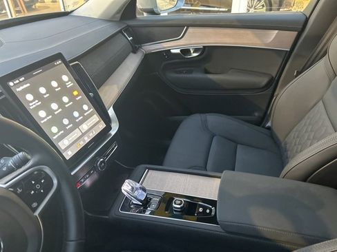 Certified 2025 Volvo XC90 B6 Plus image 19