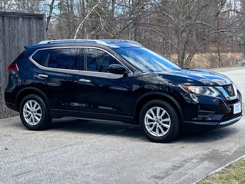 Used 2020 Nissan Rogue SV image 4