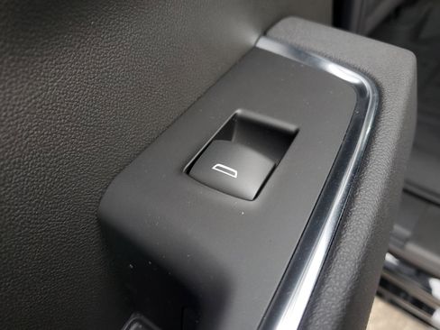 New 2025 GMC Sierra 1500 Elevation image 16