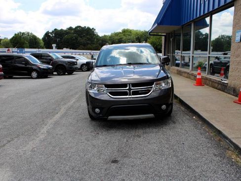 Used 2019 Dodge Journey SE w/ Connectivity Group image 2