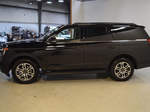 Used 2025 Ford Expedition Active image 6