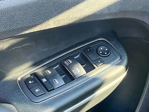 Used 2023 Chrysler 300 Touring w/ Sport Appearance Package RWD image 17