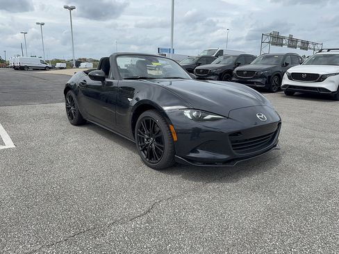 New 2026 MAZDA MX-5 Miata Club w/ Weather Package RWD image 3