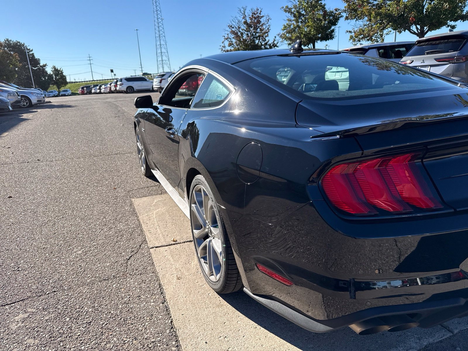Used 2021 Ford Mustang GT Premium w/ Equipment Group 401A RWD image 4