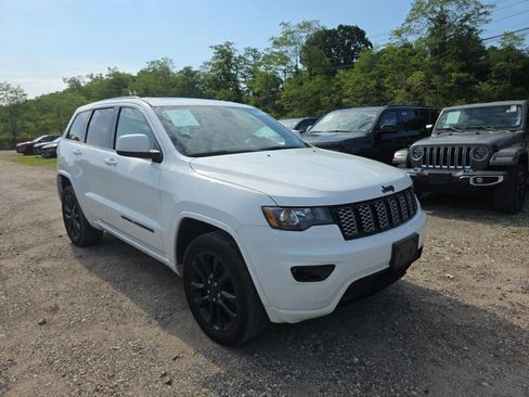 Used 2021 Jeep Grand Cherokee Laredo X AWD/4WD image 2