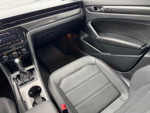 Used 2020 Volkswagen Passat 2.0T R-Line image 15