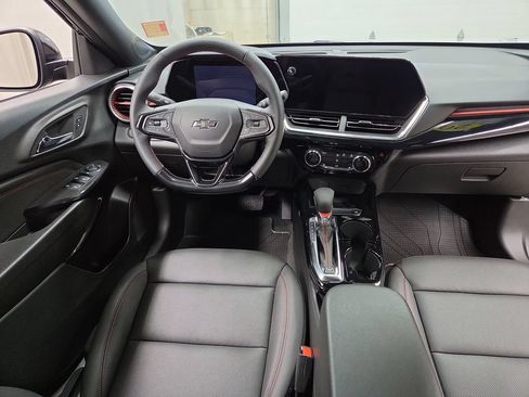 Used 2024 Chevrolet Trax RS w/ Sunroof Package FWD image 14