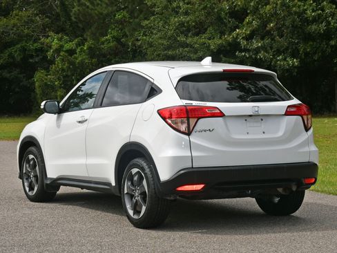 Used 2018 Honda HR-V EX image 3