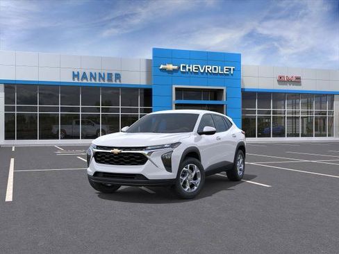 New 2026 Chevrolet Trax LS w/ LS Convenience Package FWD image 8