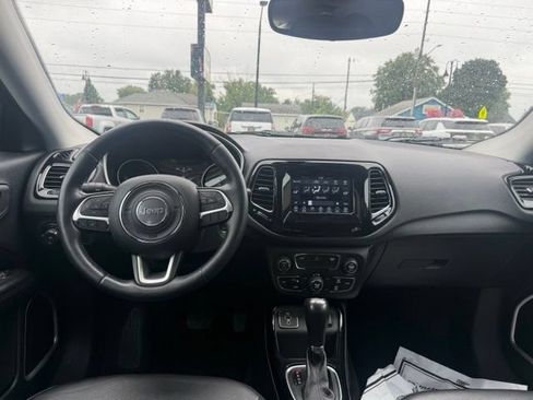 Used 2019 Jeep Compass Latitude FWD image 10