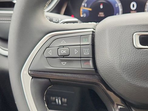 Used 2023 Jeep Grand Cherokee Laredo AWD/4WD image 21