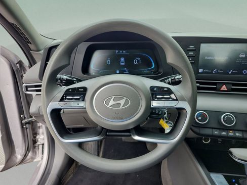 Certified 2024 Hyundai Elantra SE image 10