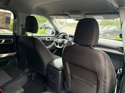 Used 2024 Ford Explorer XLT AWD/4WD image 14