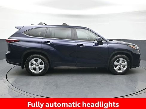 Used 2024 Toyota Highlander LE image 8