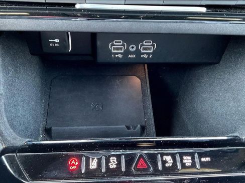 Used 2024 Jeep Wagoneer L Series II RWD image 25