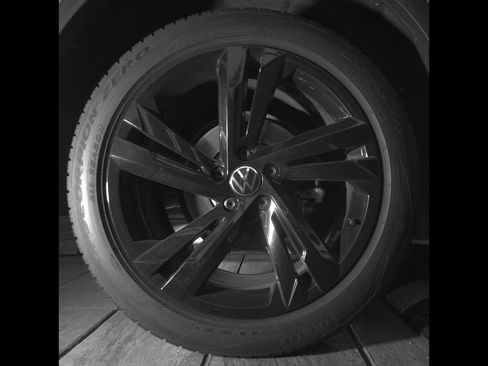 Certified 2024 Volkswagen Tiguan SE R-Line AWD/4WD image 13