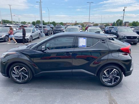 Used 2022 Toyota C-HR Limited FWD image 4