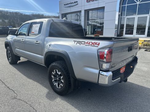 Used 2023 Toyota Tacoma TRD Off-Road image 9