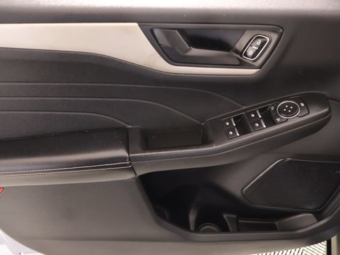 Used 2022 Ford Escape SE w/ Convenience Package FWD image 16