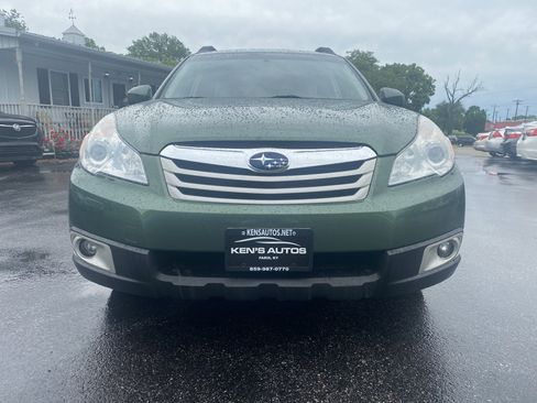Used 2011 Subaru Outback 2.5i Premium image 2