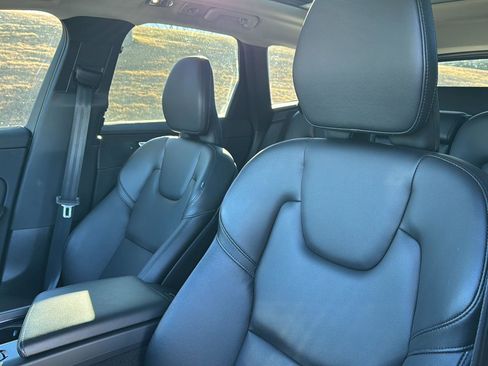 Used 2019 Volvo XC60 T5 Momentum w/ Multimedia Package image 24