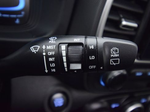 Used 2025 Hyundai Venue SEL image 38