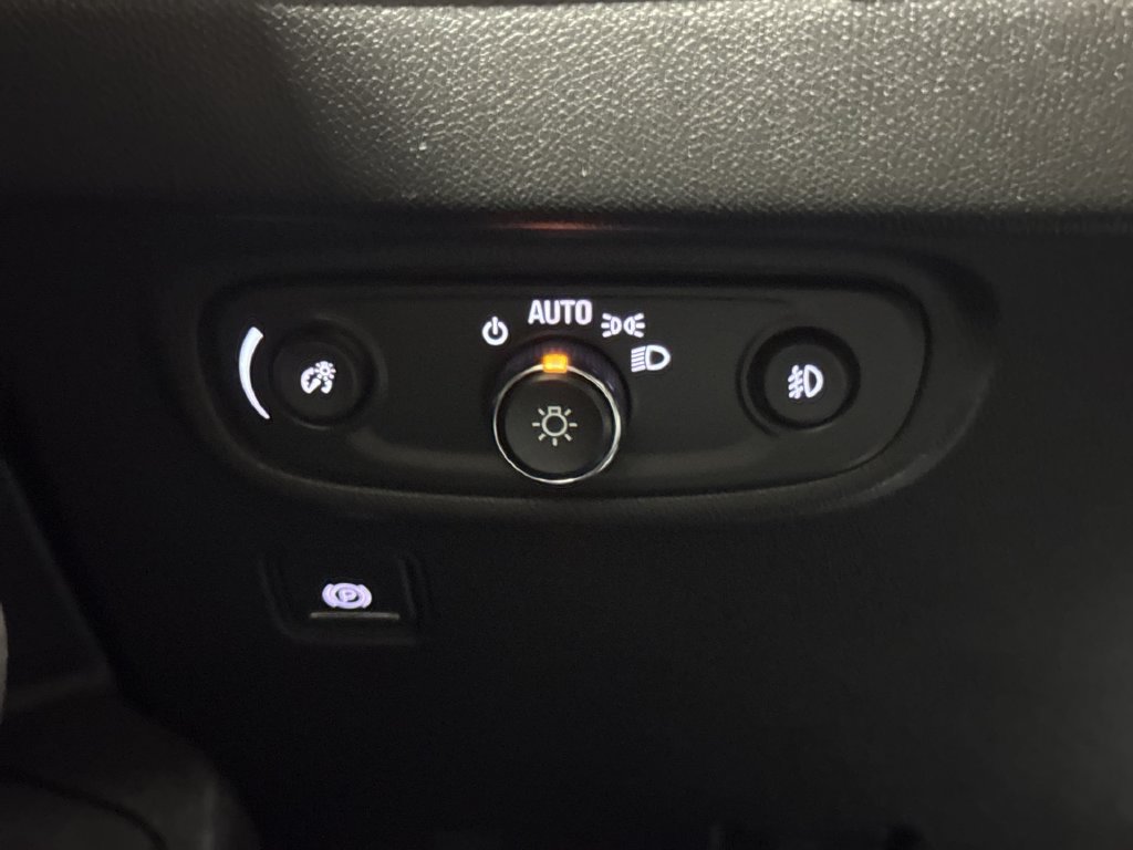 Used 2022 GMC Terrain SLT w/ Infotainment Package II AWD/4WD image 19