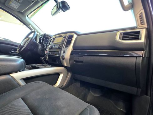 Used 2018 Nissan Titan SV w/ SV Convenience Package AWD/4WD image 34