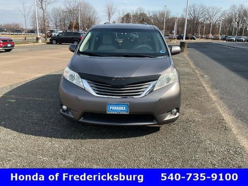 Used 2011 Toyota Sienna XLE w/ XLE Navigation Pkg image 9