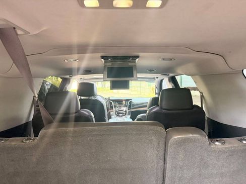 Used 2016 Cadillac Escalade ESV Luxury AWD/4WD image 13