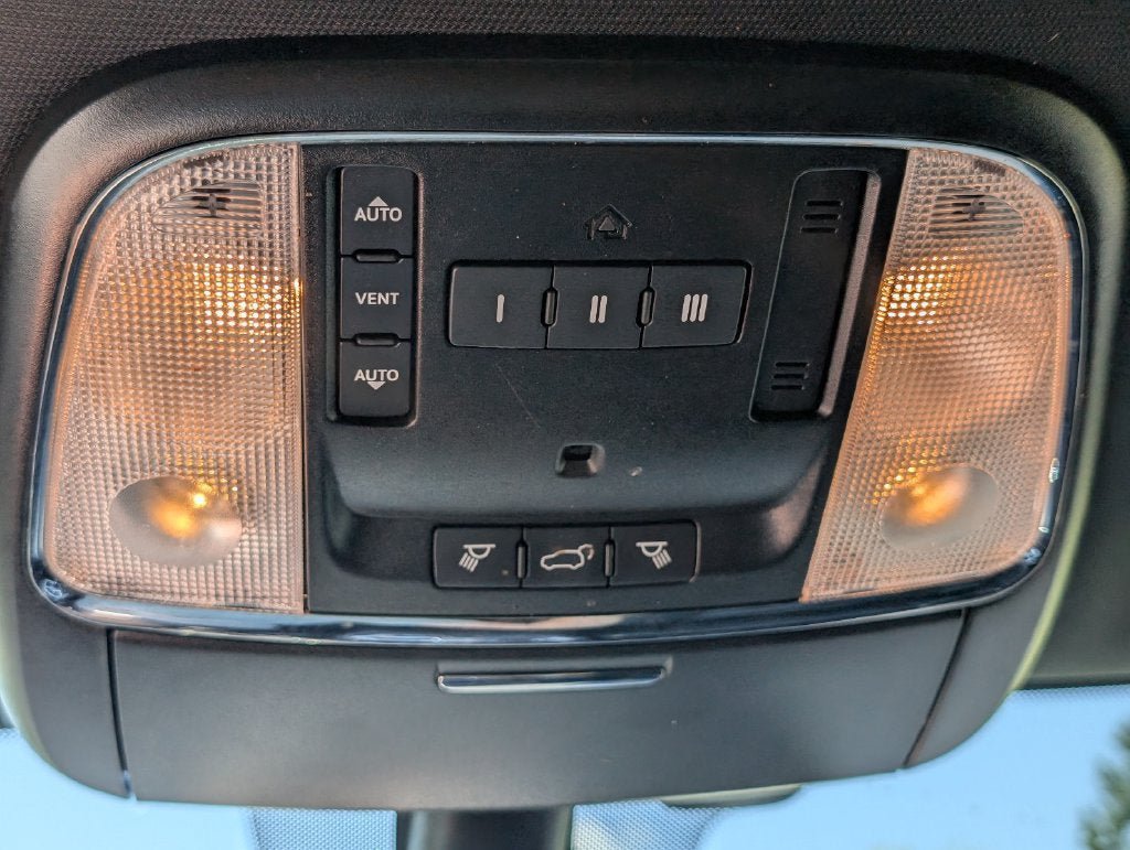 Used 2021 Jeep Grand Cherokee Limited AWD/4WD image 19