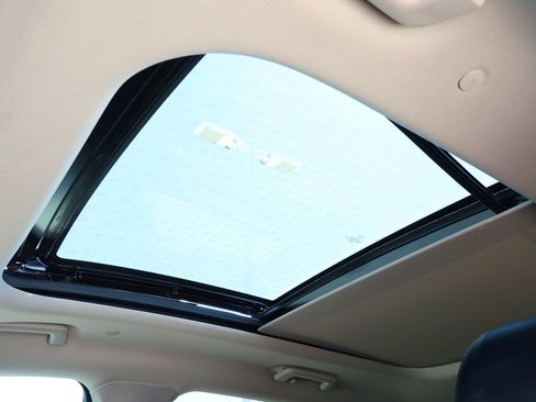 Used 2021 Lincoln Nautilus Reserve FWD image 3