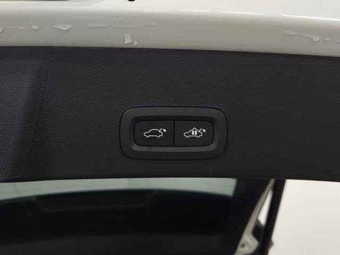 Used 2023 Volvo XC40 B4 Plus w/ Protection Package Premier image 10