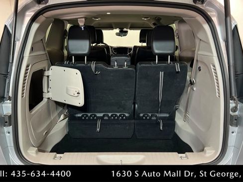 Used 2024 Chrysler Pacifica Limited FWD image 22