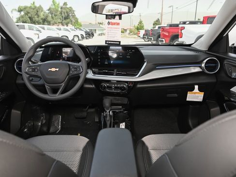 New 2026 Chevrolet Trax LT w/ LPO, Blackout Package FWD image 17