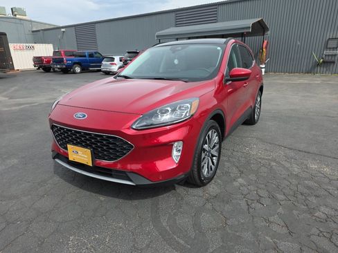 Certified 2022 Ford Escape Titanium w/ Class II Trailer Tow Package AWD/4WD image 10
