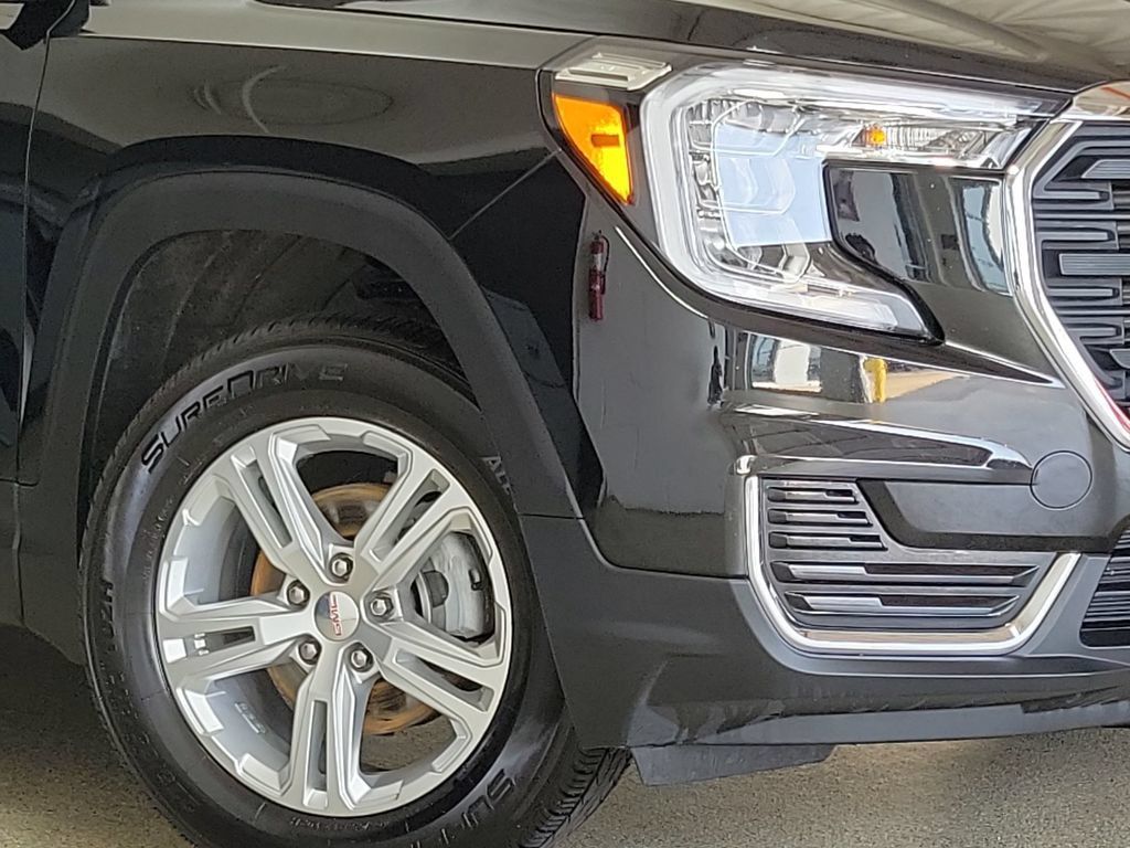 Certified 2024 GMC Terrain SLE AWD/4WD image 2